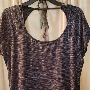 Reebok womens moisture wick workout shirt💧